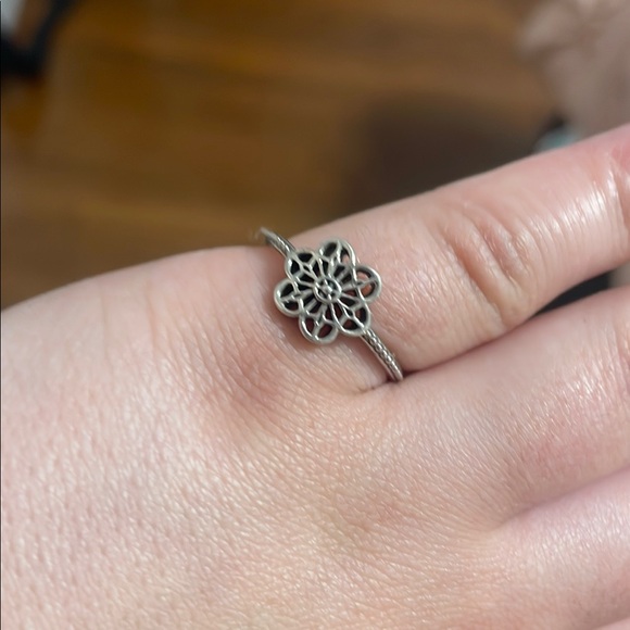 Pandora Floral Daisy Lace Ring - Picture 3 of 3